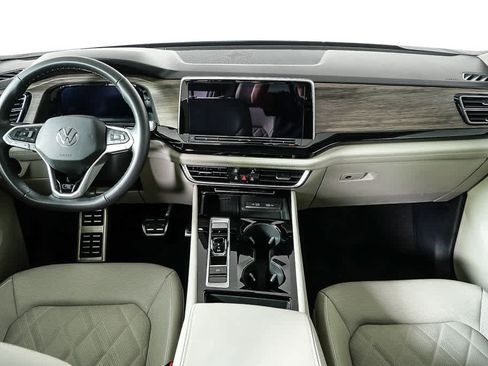 Certified 2025 Volkswagen Atlas SEL Premium R-Line image 22