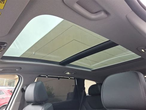 Used 2023 Hyundai Santa Fe SEL Premium image 11