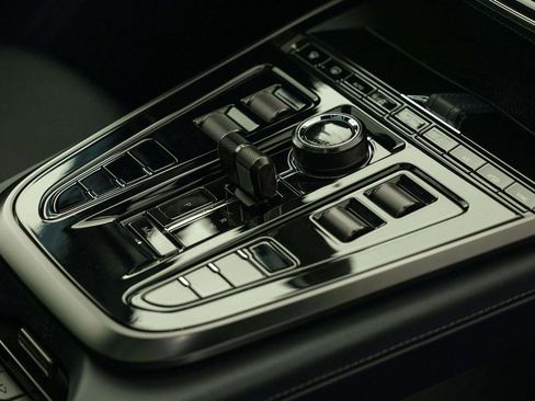 Used 2025 Aston Martin DBX 707 image 29