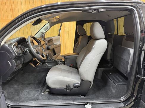 Used 2020 Toyota Tacoma SR w/ SX Package image 9