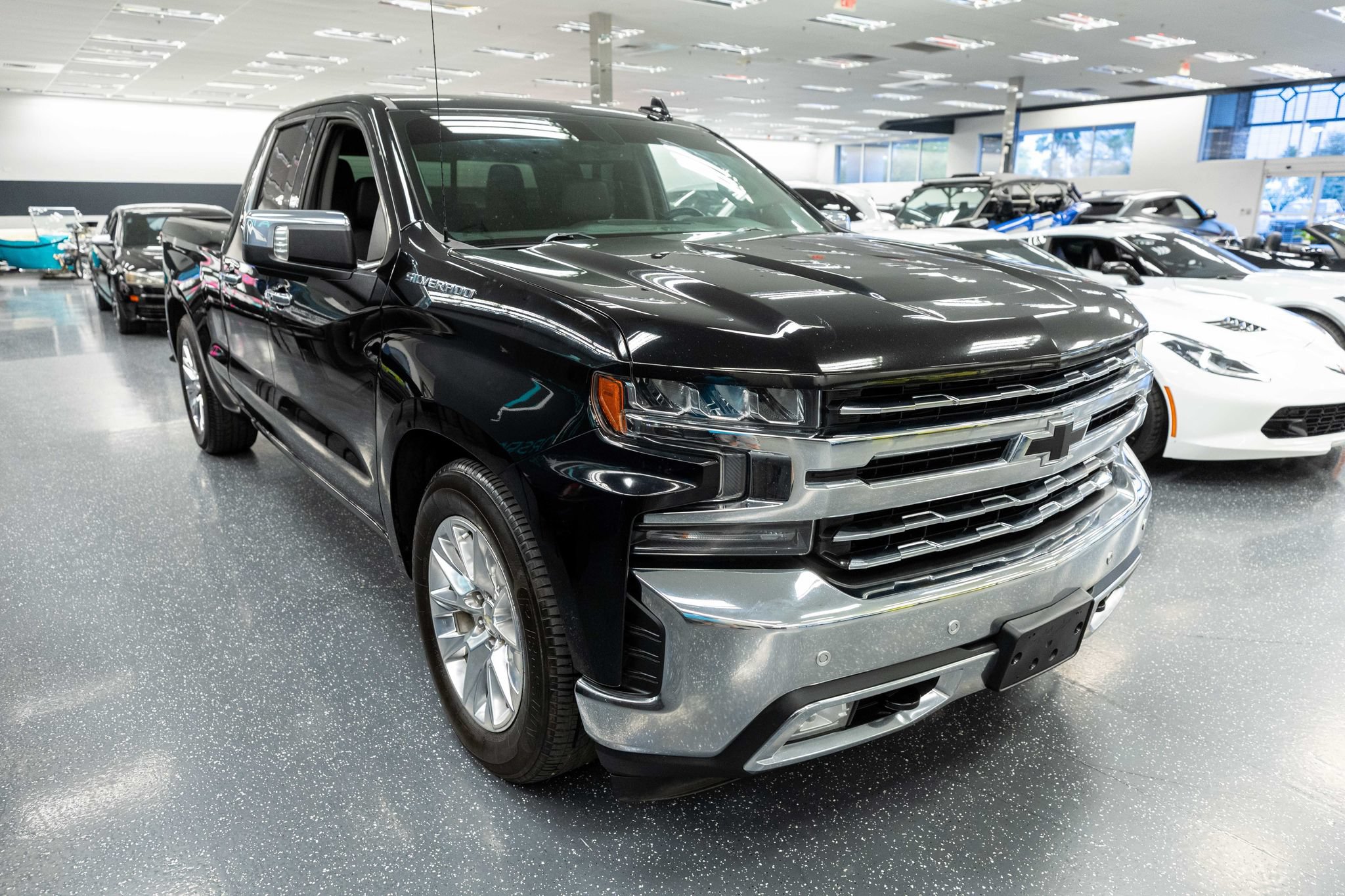 Used 2019 Chevrolet Silverado 1500 LTZ w/ LTZ Plus Package AWD/4WD image 4