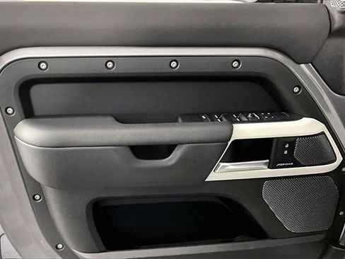 Used 2024 Land Rover Defender 110 S image 19