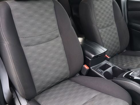 Used 2018 Nissan Rogue Sport SV w/ SV Technology Package image 14