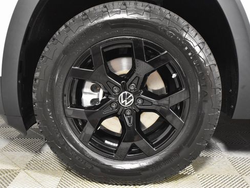 New 2025 Volkswagen Atlas Peak Edition SE image 16