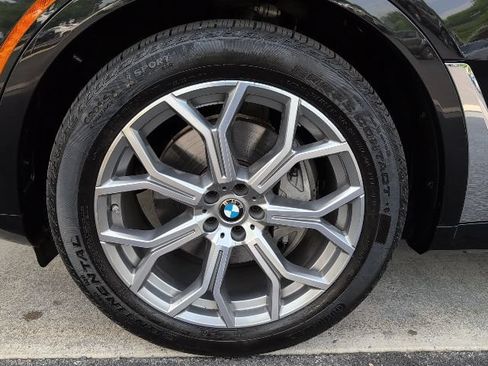 Used 2025 BMW X7 xDrive40i w/ Premium Package AWD/4WD image 10