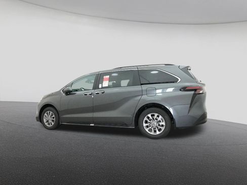 New 2025 Toyota Sienna XLE image 28
