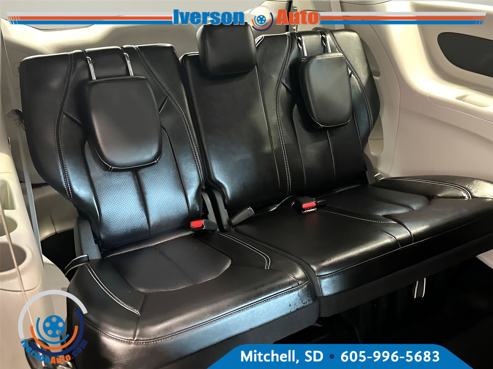 Used 2024 Chrysler Pacifica Touring-L AWD/4WD image 31