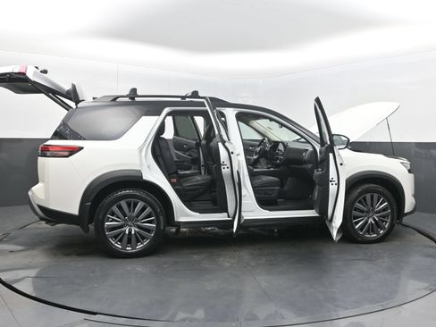 Used 2024 Nissan Pathfinder SL w/ SL Premium Package FWD image 43