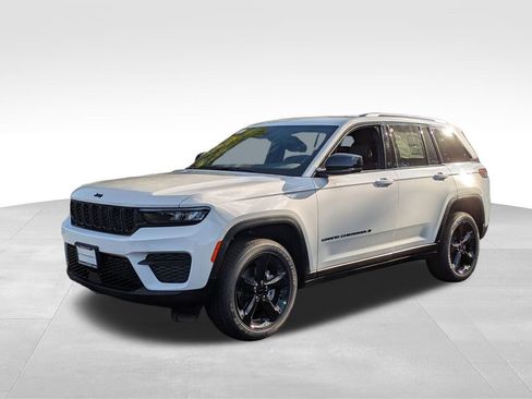 New 2025 Jeep Grand Cherokee Altitude image 7