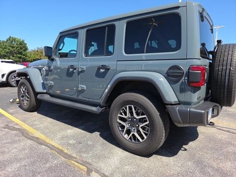 Used 2024 Jeep Wrangler Unlimited Sahara AWD/4WD image 19