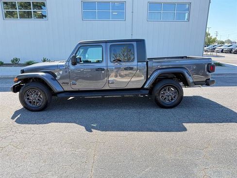 Certified 2025 Jeep Gladiator Sport image 6