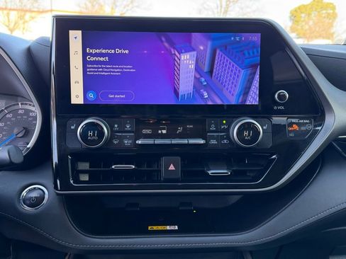 Used 2023 Toyota Highlander XLE w/ Protection Package #3 (TMS) AWD/4WD image 30