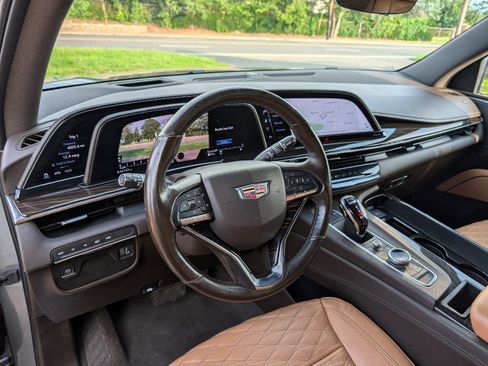Used 2021 Cadillac Escalade Premium Luxury w/ LPO, Radiant Package AWD/4WD image 22