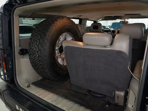 Used 2003 HUMMER H2 w/ Preferred Equipment Group image 34