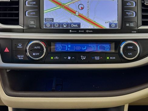Used 2017 Toyota Highlander Limited image 16