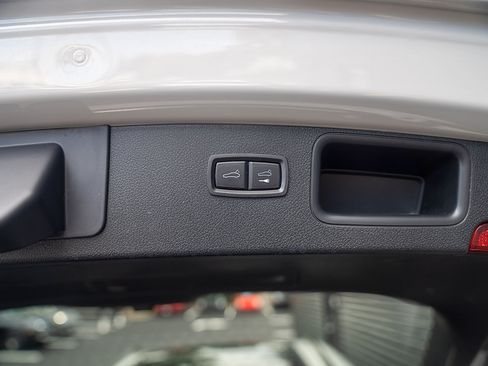 Used 2026 Porsche Macan AWD/4WD image 22