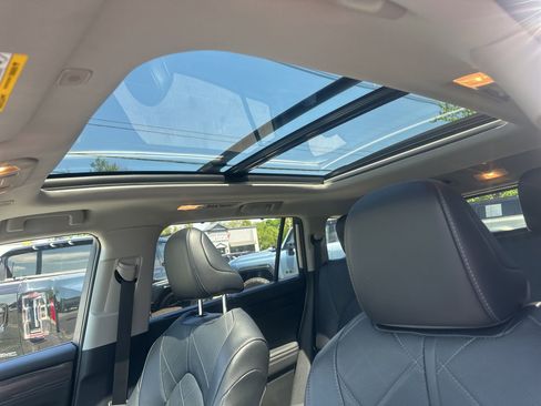 Used 2025 Toyota Highlander Platinum image 25