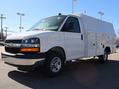 New 2026 Chevrolet Express 3500 w/ Power Convenience Package image 5