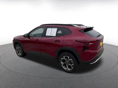 Used 2025 Chevrolet Trax LT FWD image 10