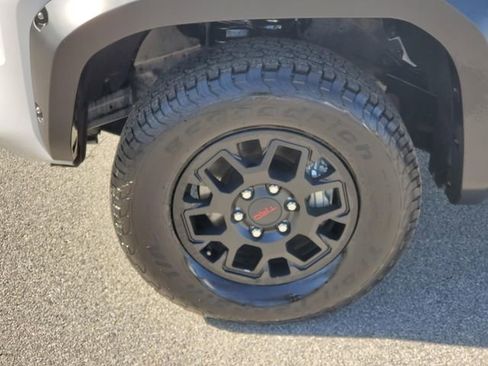 Used 2025 Toyota Tacoma TRD Off-Road AWD/4WD image 9