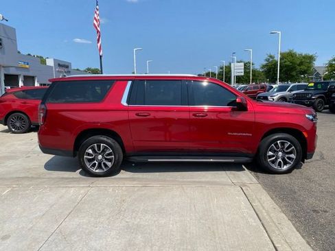 Used 2021 Chevrolet Suburban LT AWD/4WD image 2
