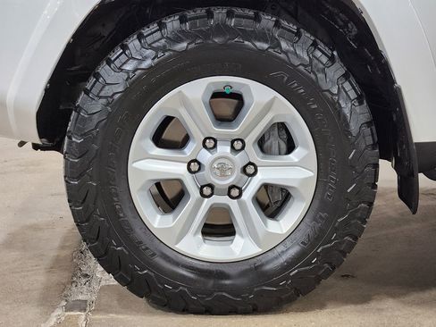 Used 2017 Toyota 4Runner SR5 Premium image 28