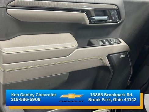 Used 2023 Chevrolet Silverado 1500 ZR2 image 7