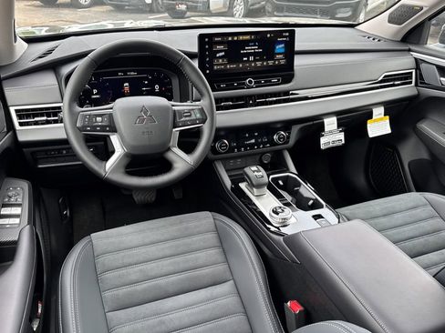 New 2026 Mitsubishi Outlander SE AWD/4WD image 7