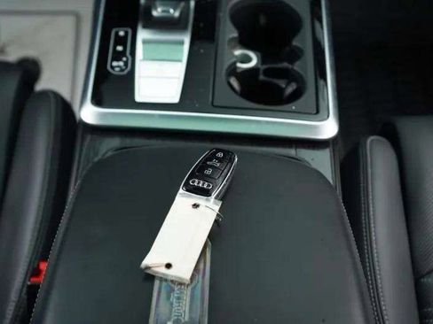 Used 2021 Audi RS Q8 w/ Luxury Package image 47