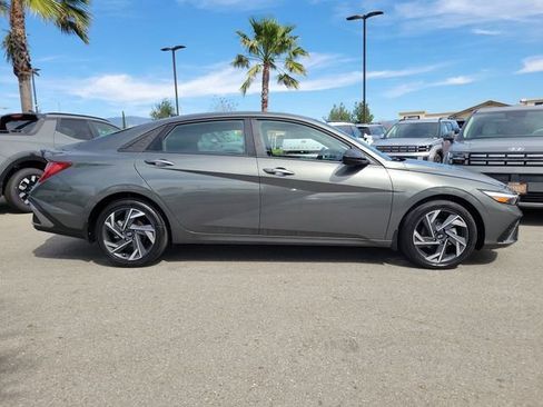 Certified 2025 Hyundai Elantra SEL image 29