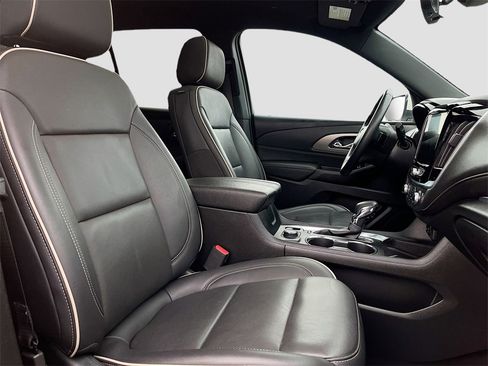 Used 2023 Chevrolet Traverse Premier image 30