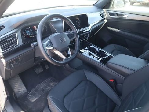 Used 2025 Volkswagen Atlas Cross Sport SE image 10