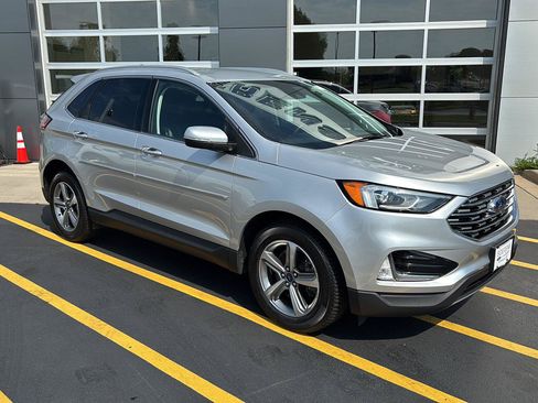Used 2019 Ford Edge Titanium w/ Cold Weather Package AWD/4WD image 2