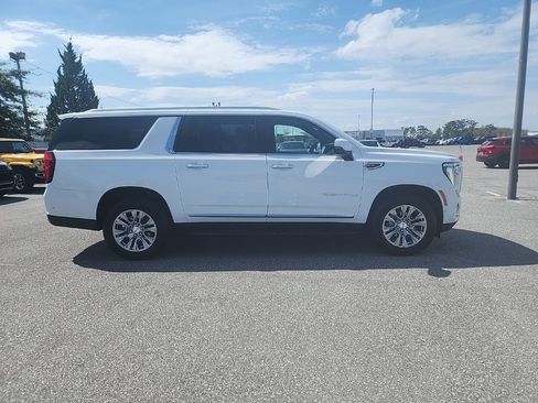 Used 2025 GMC Yukon XL Denali image 4