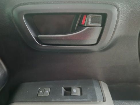 Certified 2019 Toyota Tacoma SR5 AWD/4WD image 32