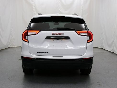 Used 2022 GMC Terrain SLE w/ Driver Convenience Package image 6
