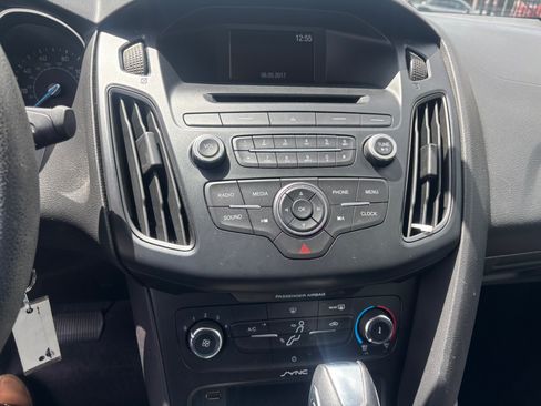 Used 2015 Ford Focus SE FWD image 12