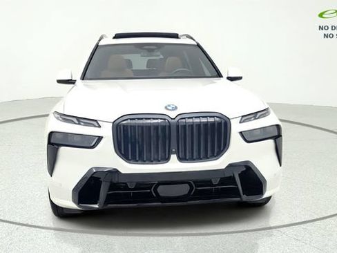 Used 2025 BMW X7 xDrive40i w/ M Sport Package AWD/4WD image 2