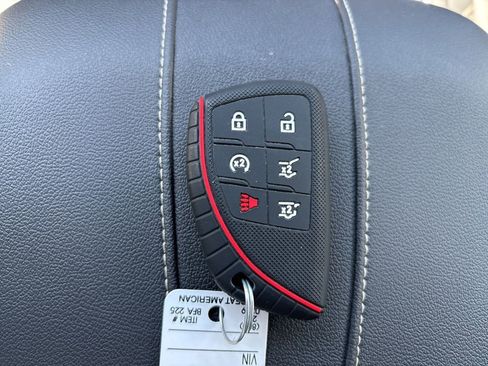 Used 2024 Chevrolet Traverse LT FWD image 31