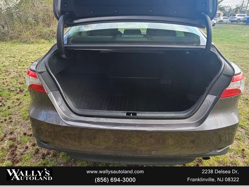 Used 2019 Toyota Camry LE FWD image 37