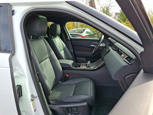 Used 2026 Land Rover Range Rover Velar Dynamic SE image 3