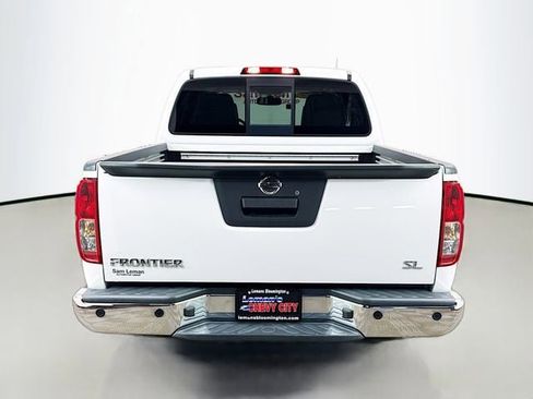 Used 2019 Nissan Frontier SL RWD image 7