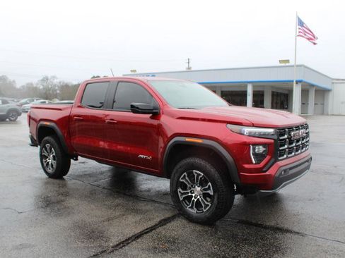 Used 2025 GMC Canyon AT4 image 4