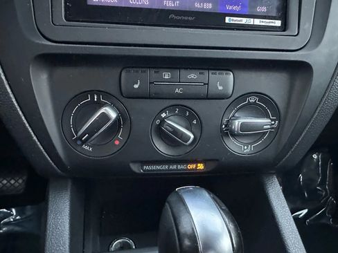 Used 2012 Volkswagen Jetta SE image 32