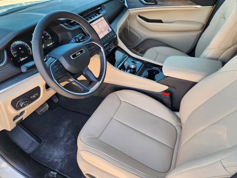 New 2025 Jeep Grand Cherokee L Limited w/ Luxury Tech Group II image 14