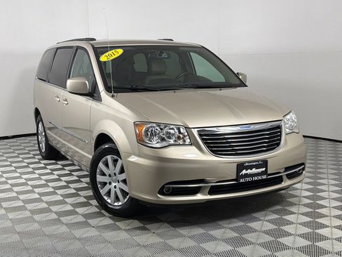 Used 2015 Chrysler Town & Country Touring FWD image 2