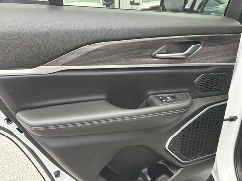 Used 2022 Jeep Grand Cherokee Limited RWD image 27