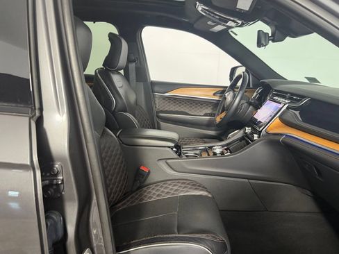 Used 2022 Jeep Grand Cherokee Summit AWD/4WD image 28