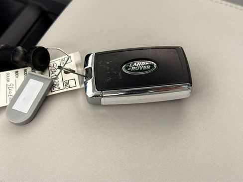 Used 2025 Land Rover Defender 110 X-Dynamic SE AWD/4WD image 17