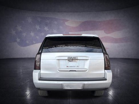 Used 2016 GMC Yukon XL SLT w/ Open Road Package AWD/4WD image 4